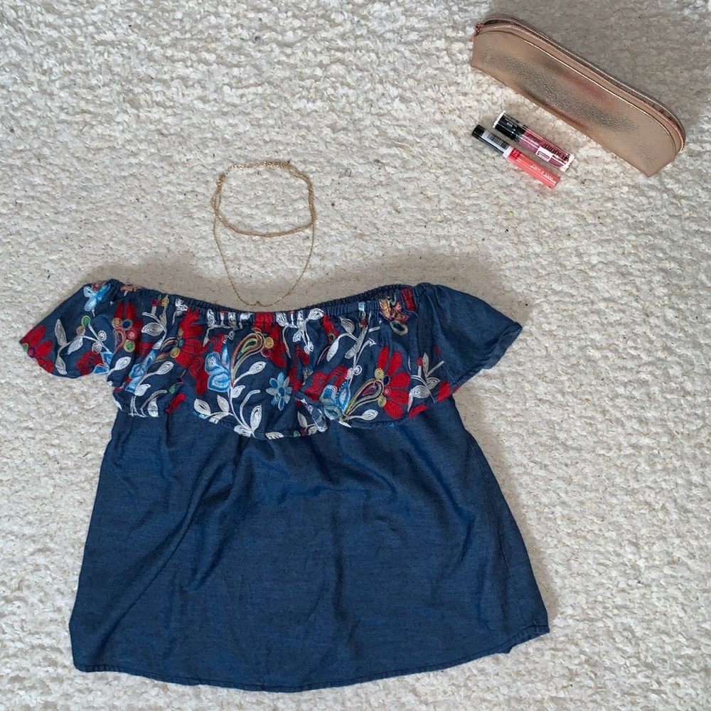 A’GACI off the shoulder crop top